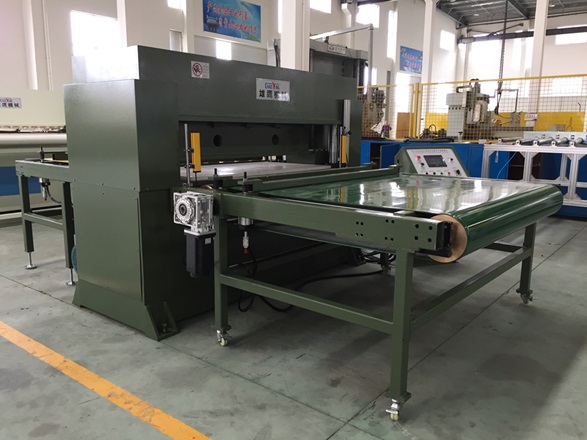 XYJ－3/120、150 偽裝布整板自動送料裁斷機(jī)
